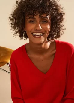 Sud Express Jumpers & Cardigans|Pull A Col V Au Tricotage Jersey Rouge Madeleina