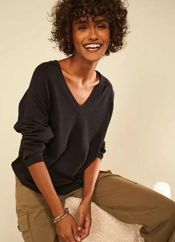 Sud Express Jumpers & Cardigans|Pull A Col V Au Tricotage Jersey Noir Madeleina