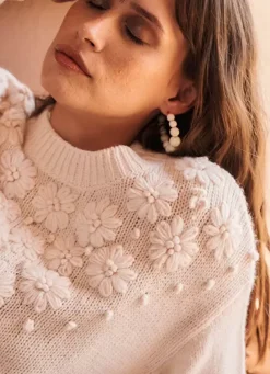 Sud Express Jumpers & Cardigans|Pull Col Rond A Broderies Florales Ecru Marguerite
